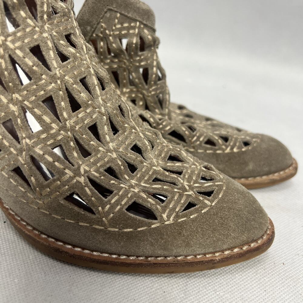 JEFFREY CAMPBELL WOMEN'S TAGGART LATTICE CUTOUT TAN ANKLE BOOTIES SIZE 7 - Picture 3 of 10